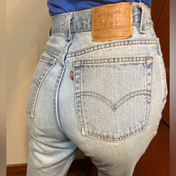 Vintage Levi’s 505 High Rise Embroidered Light Wash Jeans - Picture 5 of 12